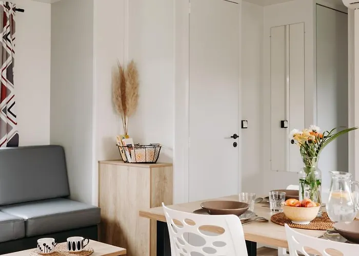 营地 Slow Village Pornic 4*