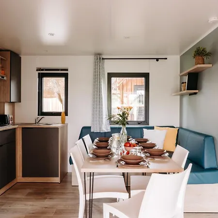 Slow Village Pornic 캠프장 4*