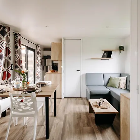 Slow Village Pornic مكان تخييم 4*
