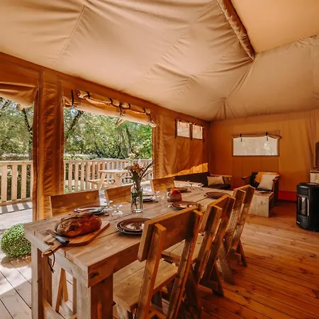 Slow Village Pornic مكان تخييم 4*