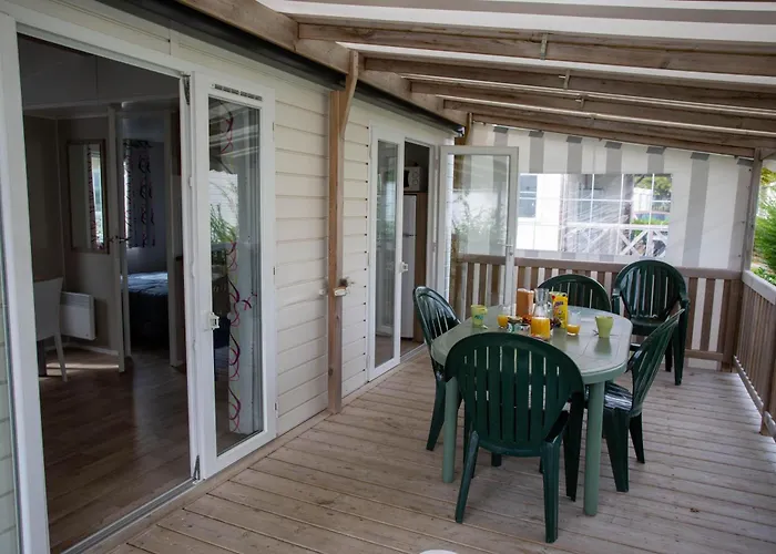 キャンプ場 Slow Village Pornic ラ・プレンヌ・シュル・メール