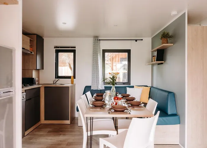 Slow Village Pornic キャンプ場 4*