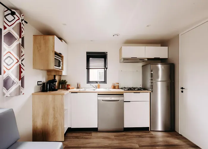 Slow Village Pornic キャンプ場 4*