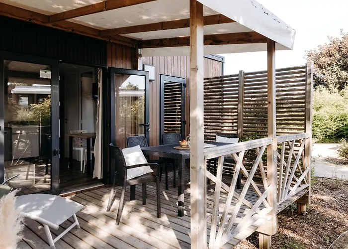 キャンプ場 Slow Village Pornic 4*