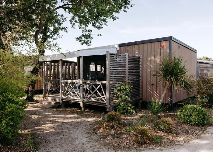 Slow Village Pornic キャンプ場 4*