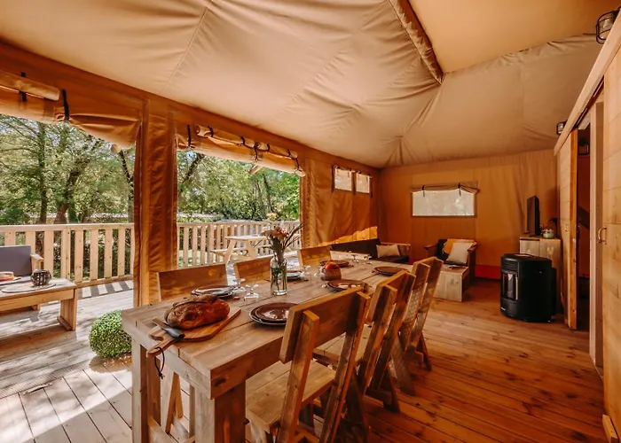 Slow Village Pornic キャンプ場 4*