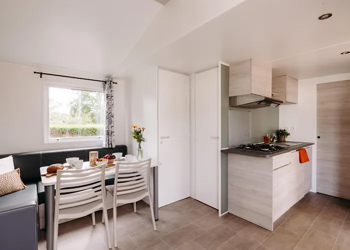 キャンプ場 Slow Village Pornic ラ・プレンヌ・シュル・メール